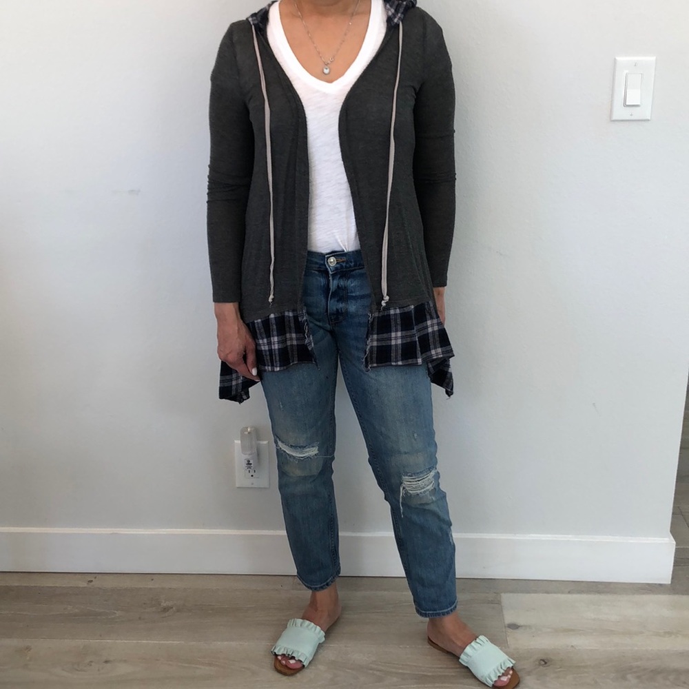 Daisy Shoppe hooded sweater